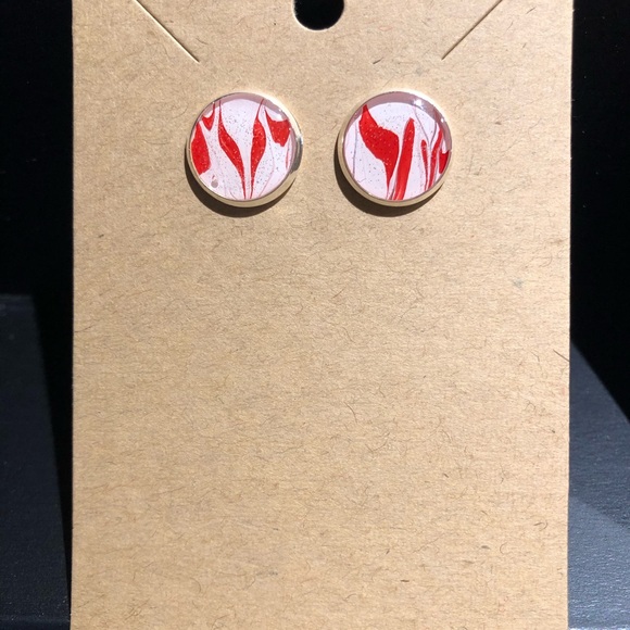 Handmade acrylic painted stud earrings - Picture 4 of 5